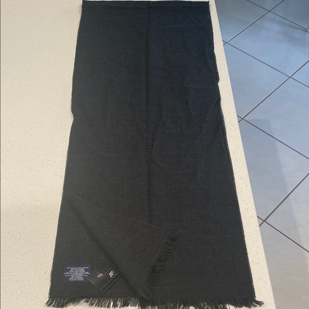 NWT - J. Ferrar  - modern fit, charcoal grey scarf.